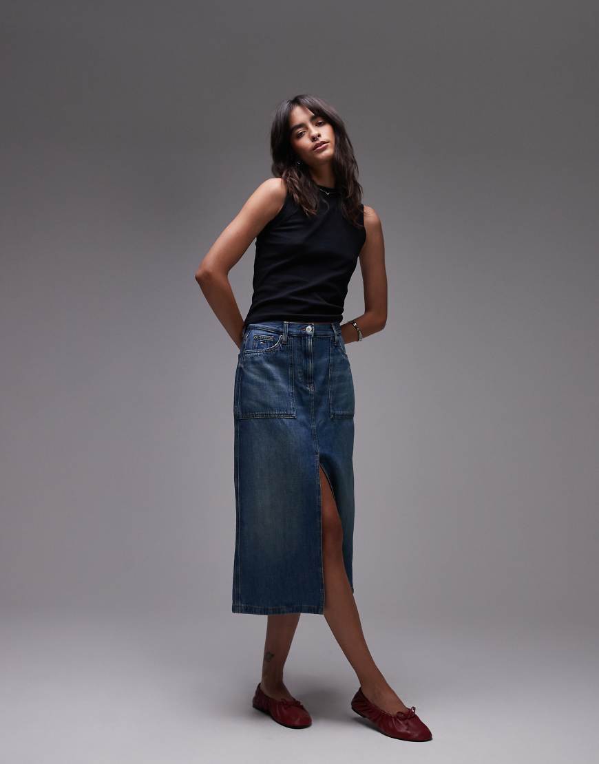 Tommy Jeans - Claire - Mittellanger Utility-Jeansrock in Dunkelblau Tommy Jeans - Claire - Mittellanger Utility-Jeansrock in Dunkelblau von Tommy Jeans