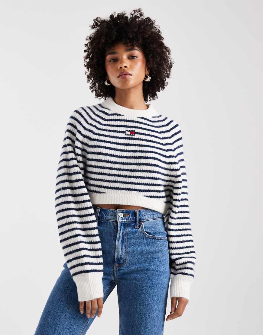 Tommy Jeans - Cropped-Pullover in Weiß und Blau gestreift von Tommy Jeans