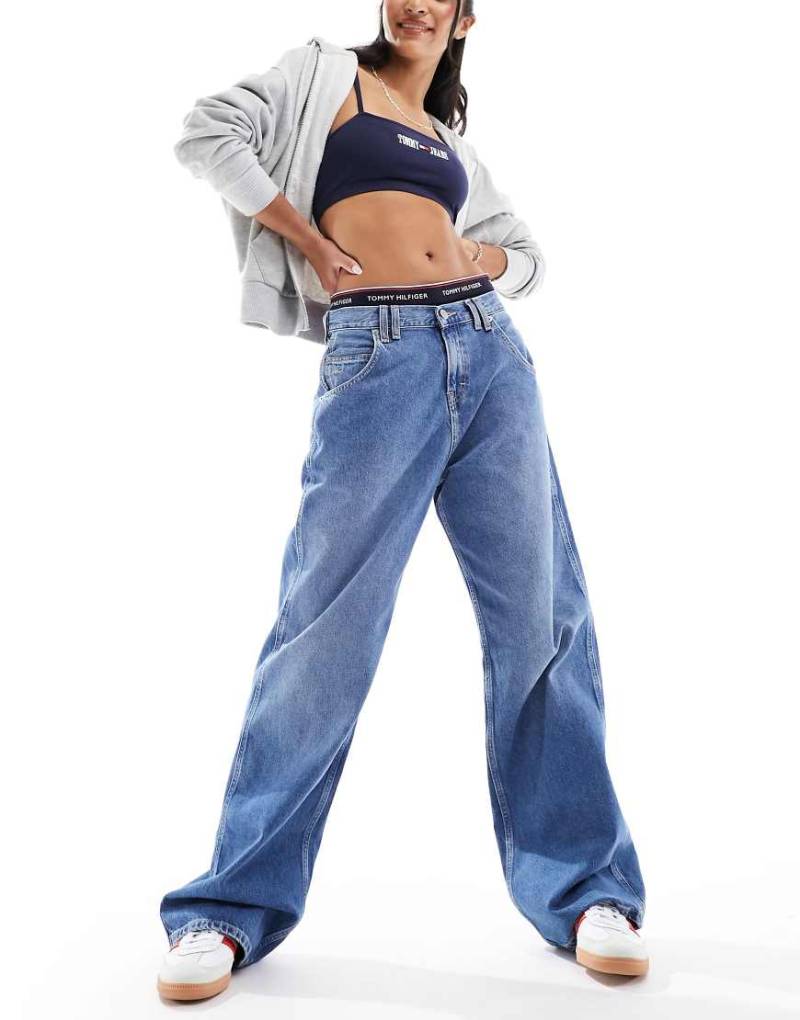 Tommy Jeans - Daisy - Jeans in heller Waschung mit niedrigem Bund-Blau Tommy Jeans - Daisy - Jeans in heller Waschung mit niedrigem Bund-Blau von Tommy Jeans