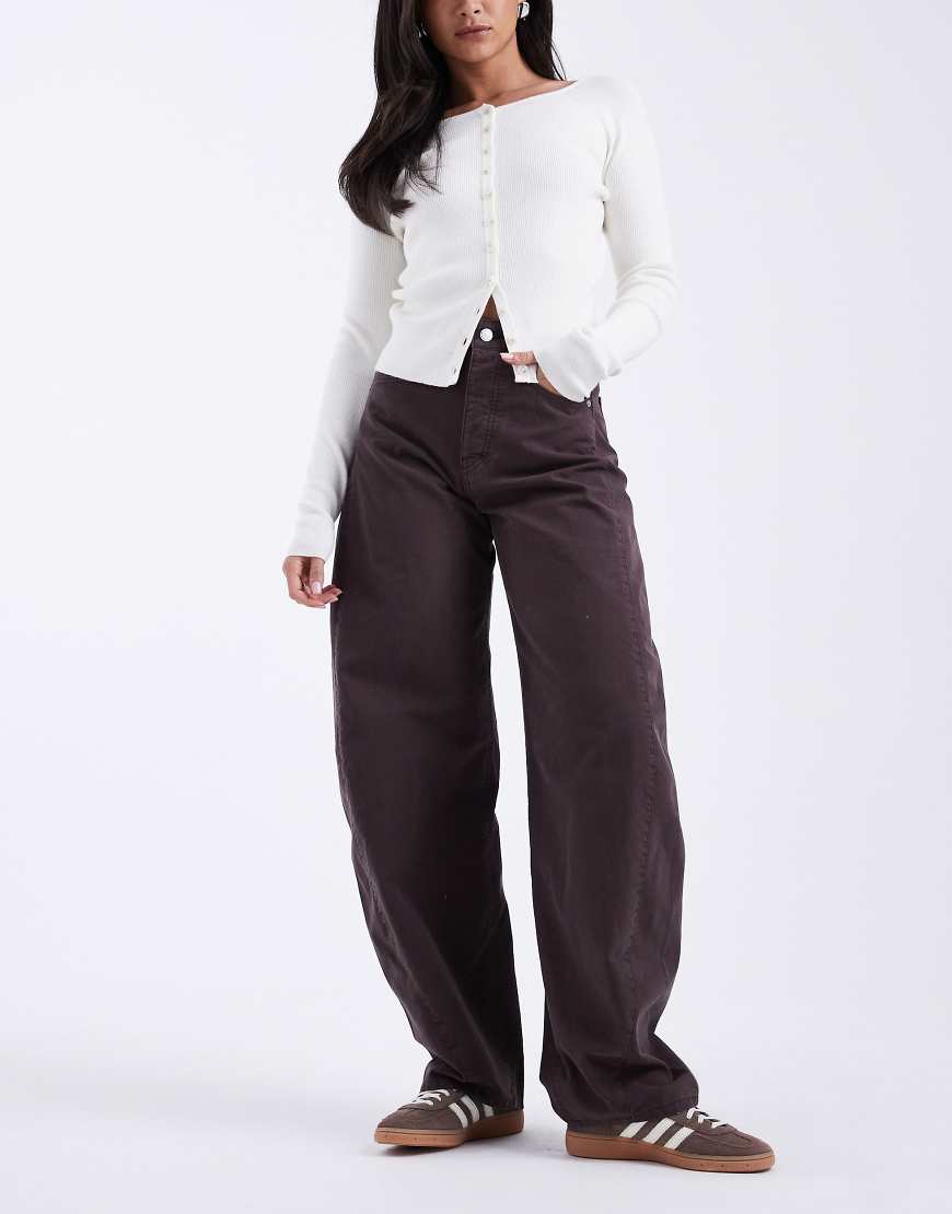 Tommy Jeans - Ella - Barrel-Jeans in Schokobraun mit mittelhohem Bund-Brown von Tommy Jeans