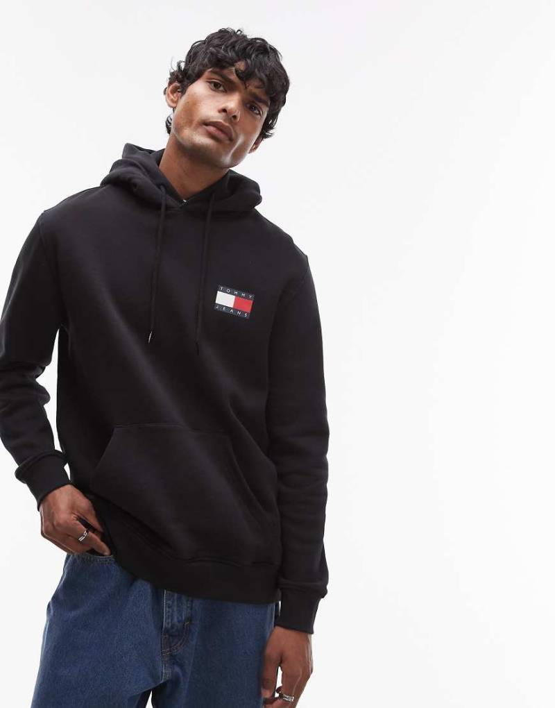 Tommy Jeans - Essential - Kapuzenpullover in Schwarz mit Flag von Tommy Jeans