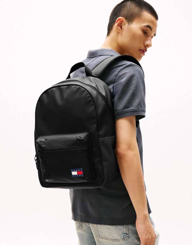 Tommy Jeans - Essential - Rucksack in Schwarz mit gewölbtem Logo von Tommy Jeans