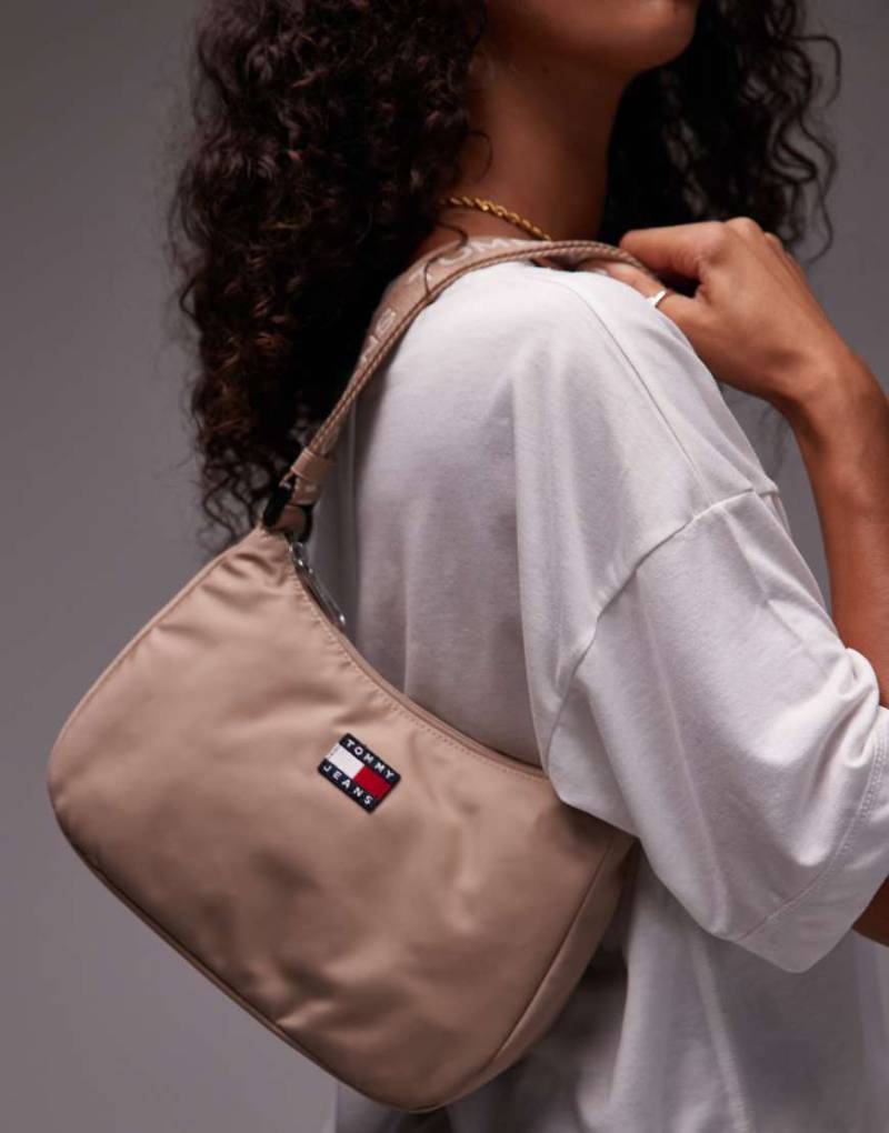 Tommy Jeans - Essentials - Schultertasche aus Nylon in Beige-Neutral von Tommy Jeans