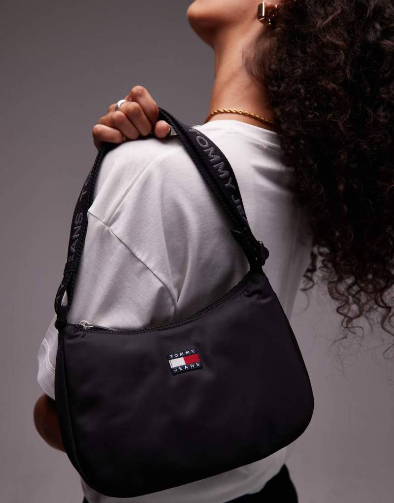 Tommy Jeans - Essentials - Schultertasche aus Nylon in Schwarz von Tommy Jeans