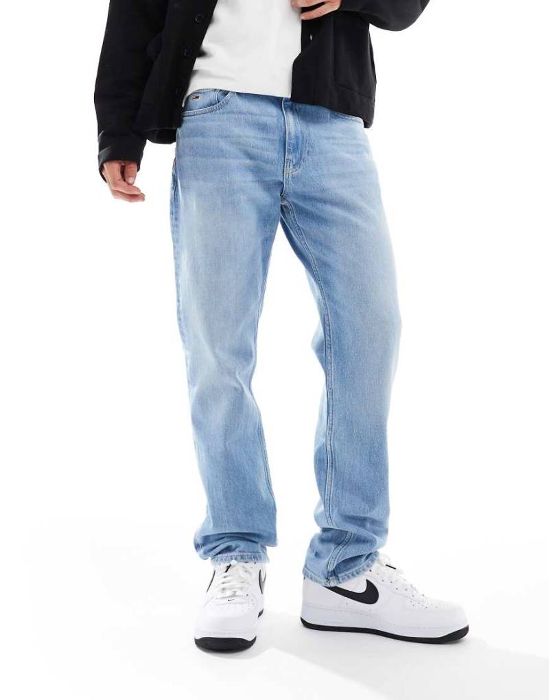 Tommy Jeans - Ethan - Straight Jeans in heller Waschung mit lockerem Schnitt-Blau von Tommy Jeans