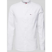 Tommy Jeans Freizeithemd in unifarbenem Design mit Stehkragen und Label-Stitching in Weiss, Größe L von Tommy Jeans