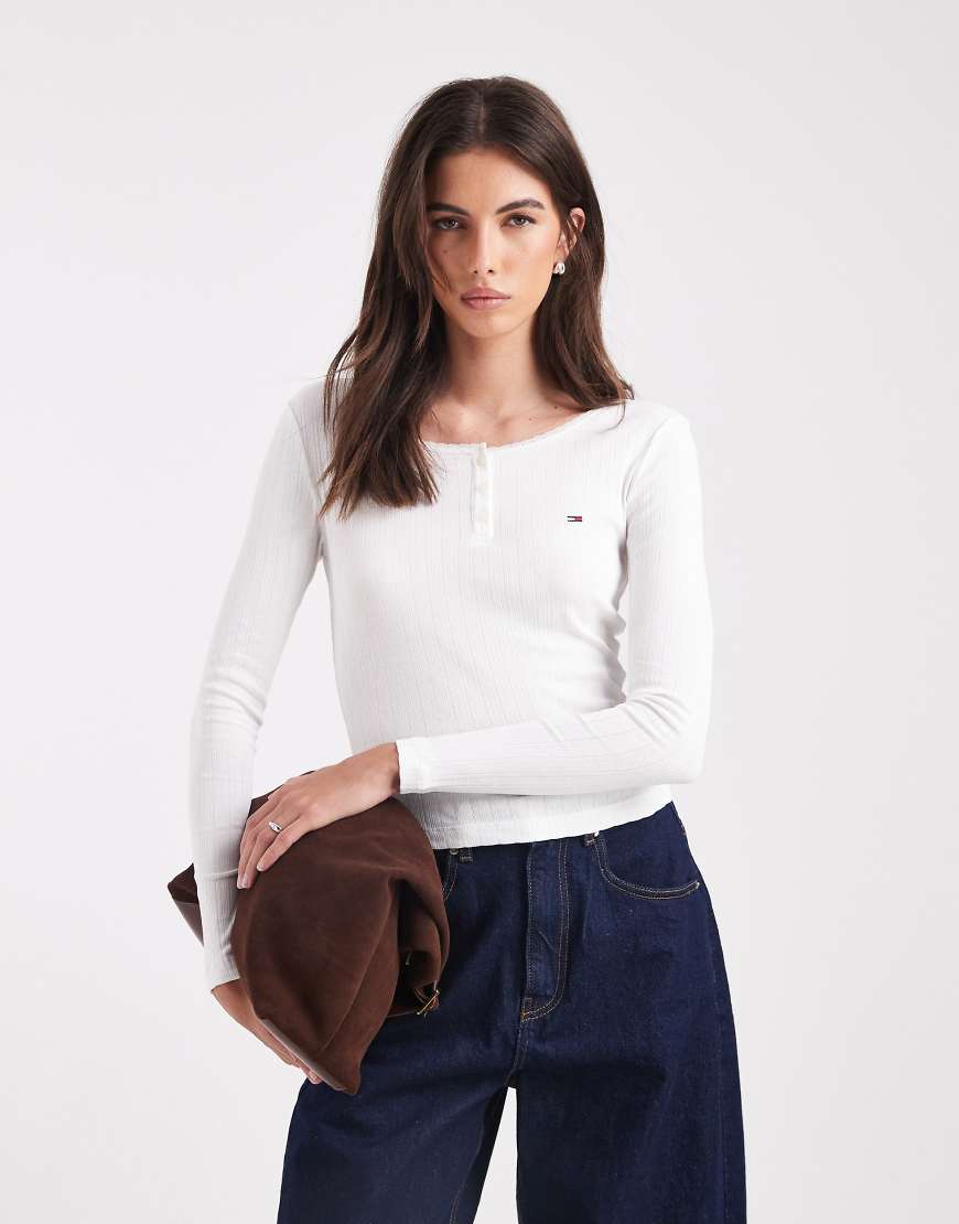 Tommy Jeans - Geripptes, langärmliges Henley-Oberteil in Weiß von Tommy Jeans