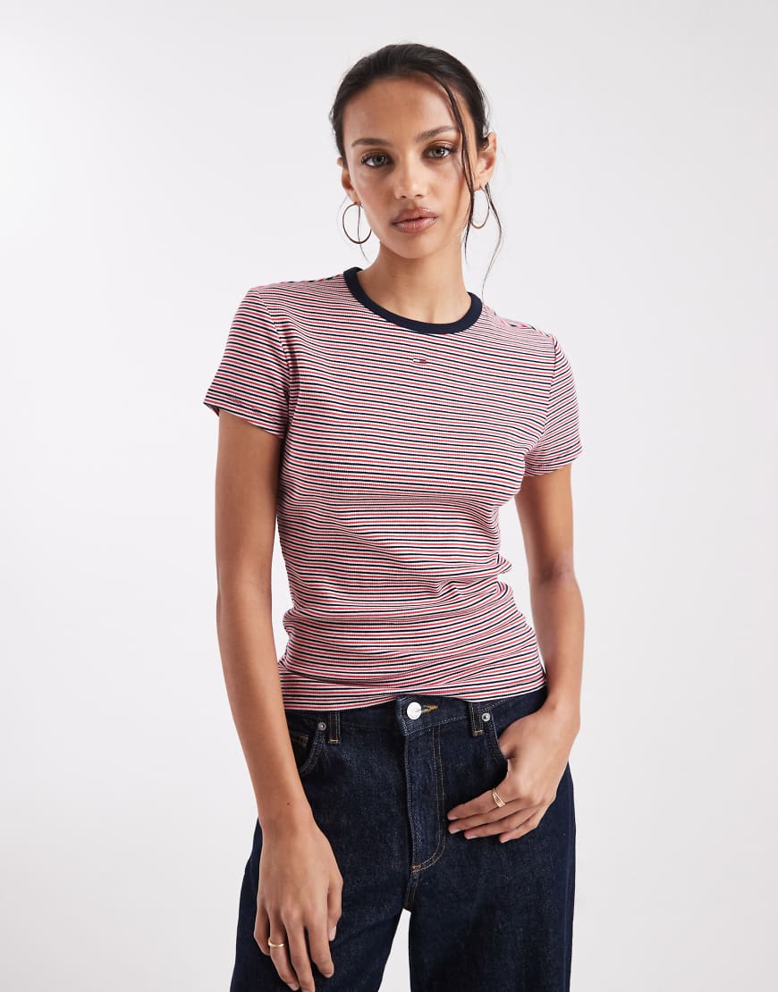 Tommy Jeans - Geripptes Slim-Fit-T-Shirt mit Streifenmuster in Rot, Weiß und Marineblau im Ringer-Design von Tommy Jeans