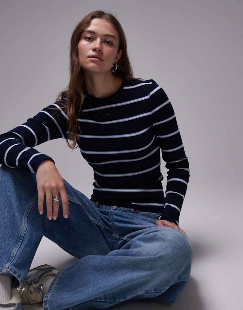 Tommy Jeans - Geripptes langärmliges T-Shirt in Marineblau mit Streifen von Tommy Jeans