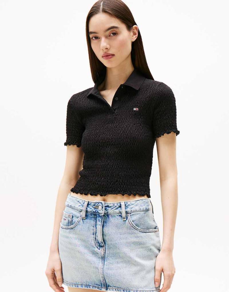 Tommy Jeans - Gesmoktes Poloshirt mit schmalem Schnitt in Schwarz von Tommy Jeans