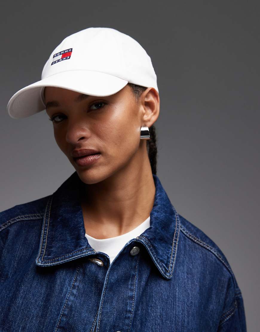 Tommy Jeans - Heritage - Kappe in Weiß mit Logo und fünf Bahnen von Tommy Jeans