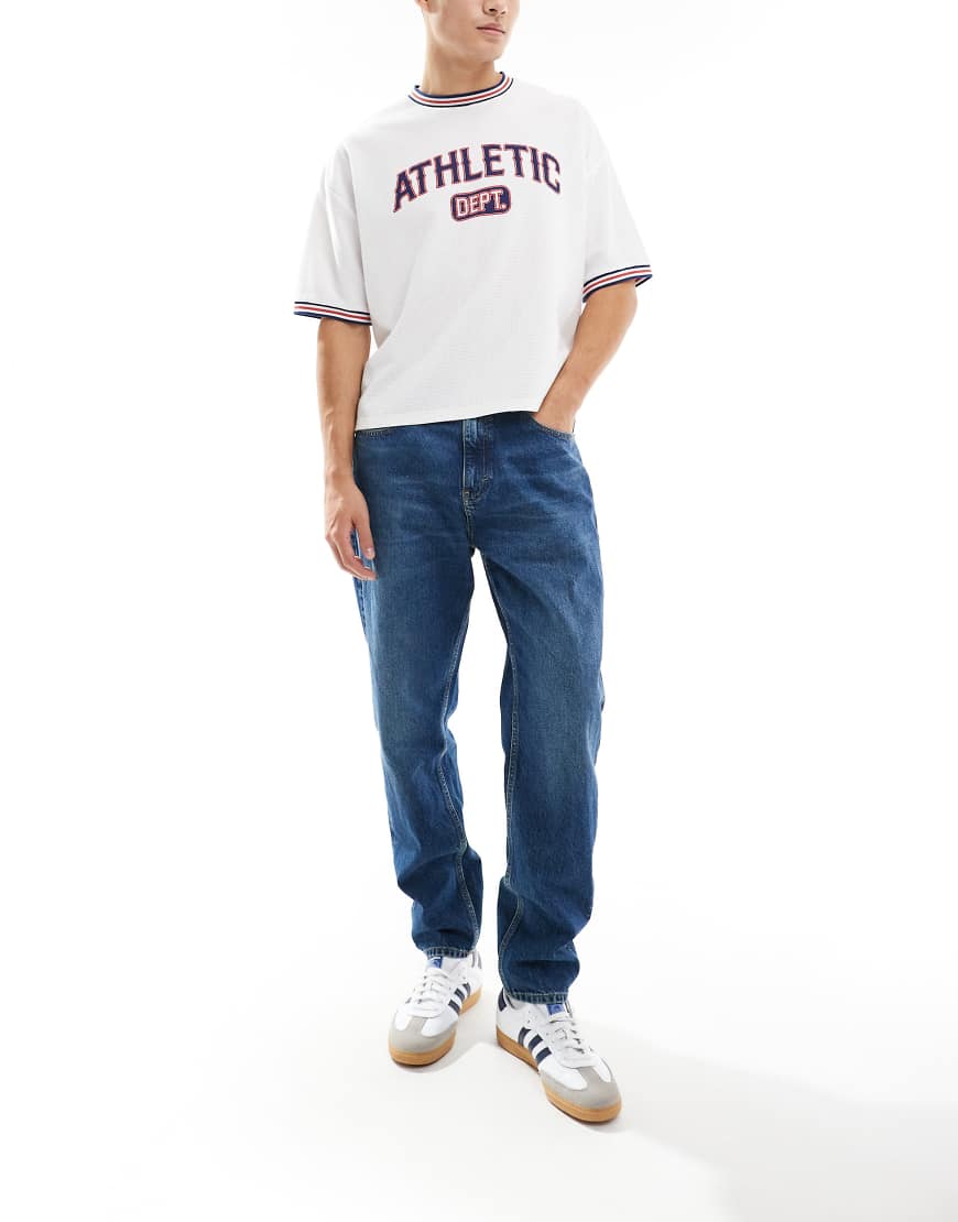 Tommy Jeans - Isaac - Schmal zulaufende Jeans in dunkler Waschung mit lockerem Schnitt-Marineblau von Tommy Jeans