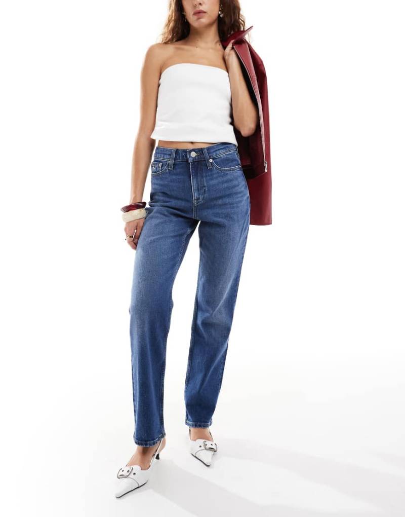Tommy Jeans - Izzie - Jeans in dunkler Waschung mit hohem Bund und schmalem, geradem Schnitt-Blau von Tommy Jeans