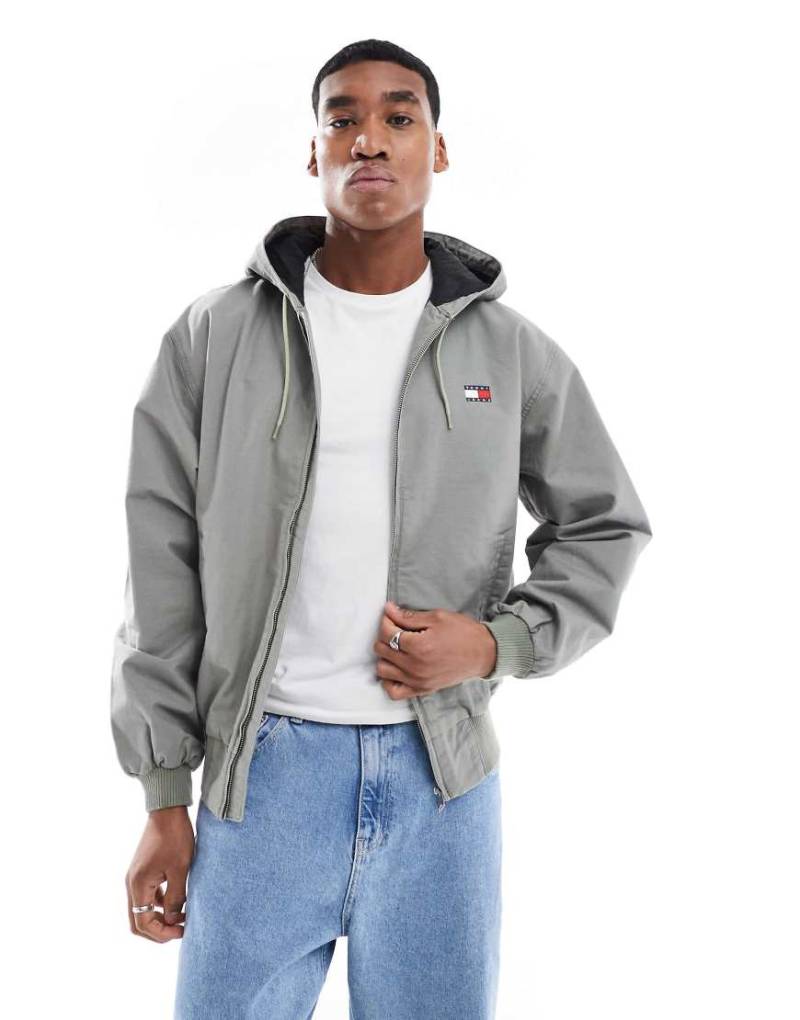 Tommy Jeans - Jacke in verwaschenem Grau mit Reißverschluss-Grün von Tommy Jeans