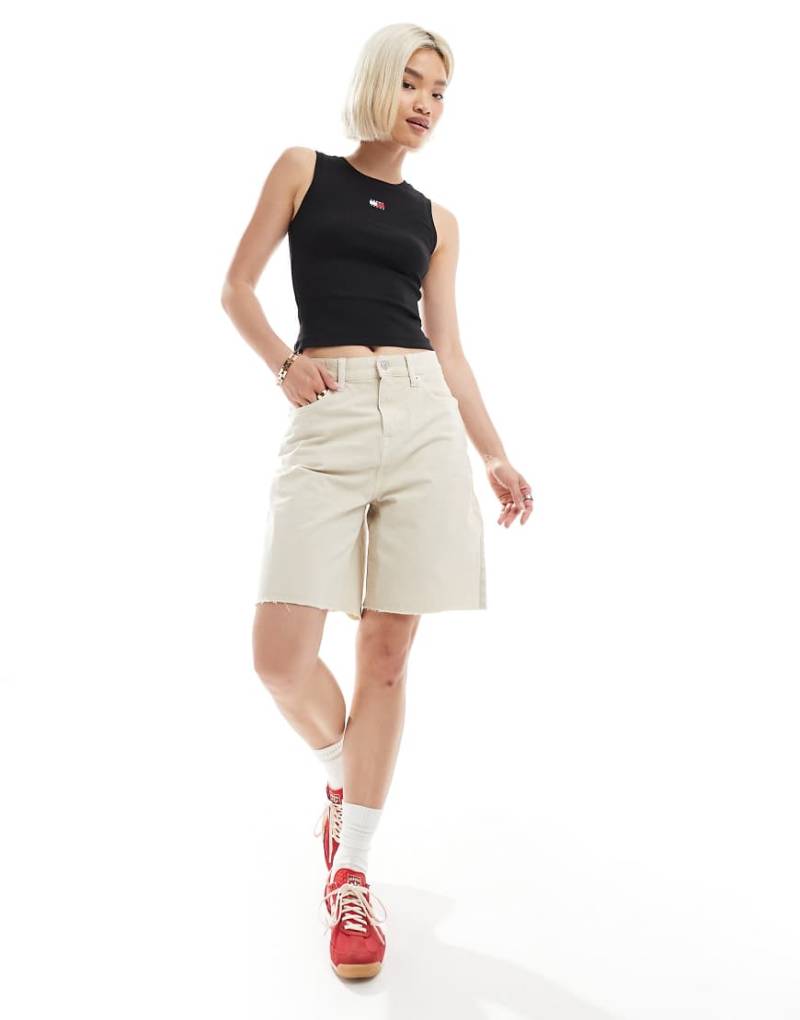 Tommy Jeans - Jeans-Bermudashorts in lockerer Passform in Ecru-Weiß von Tommy Jeans