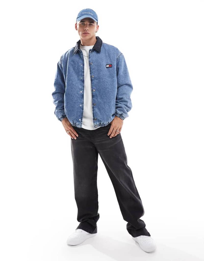 Tommy Jeans - Jeans-Trainerjacke zum Wenden in mittlerer Waschung-Marineblau von Tommy Jeans