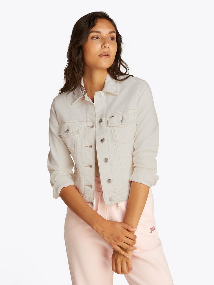 Tommy Jeans Jeansjacke CLASSIC TRUCKER JACKET BI8194 mit Brusttaschen, Logo-Badge von Tommy Jeans