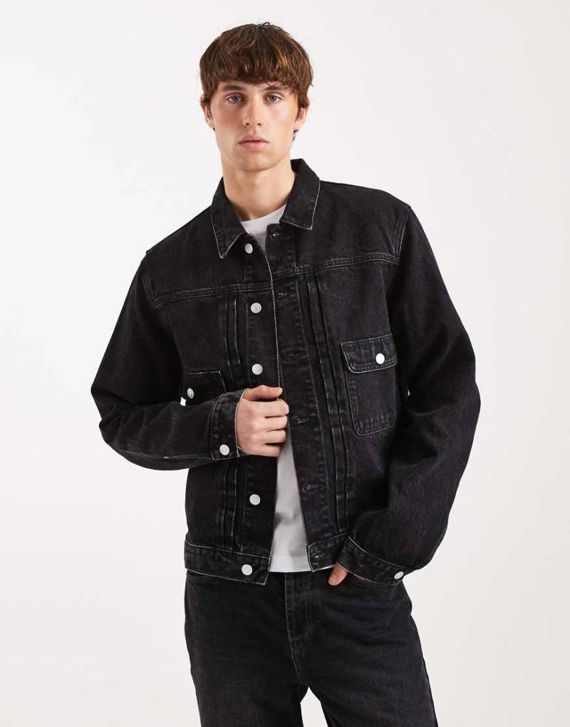 Tommy Jeans - Jeansjacke in Schwarz mit Faltendesign von Tommy Jeans