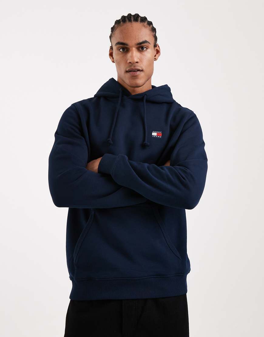 Tommy Jeans - Kapuzenpullover in Marineblau mit Aufnäher von Tommy Jeans