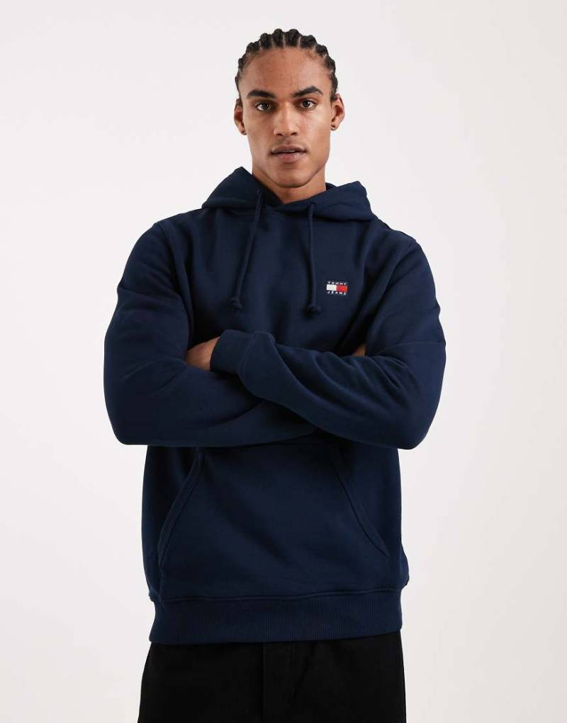 Tommy Jeans - Kapuzenpullover in Marineblau mit Aufnäher von Tommy Jeans