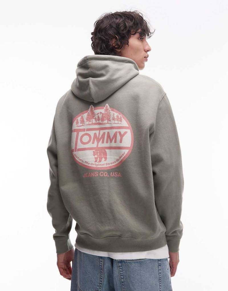 Tommy Jeans - Kapuzenpullover in Salbeigrün mit Kreis-Print auf dem Rücken von Tommy Jeans