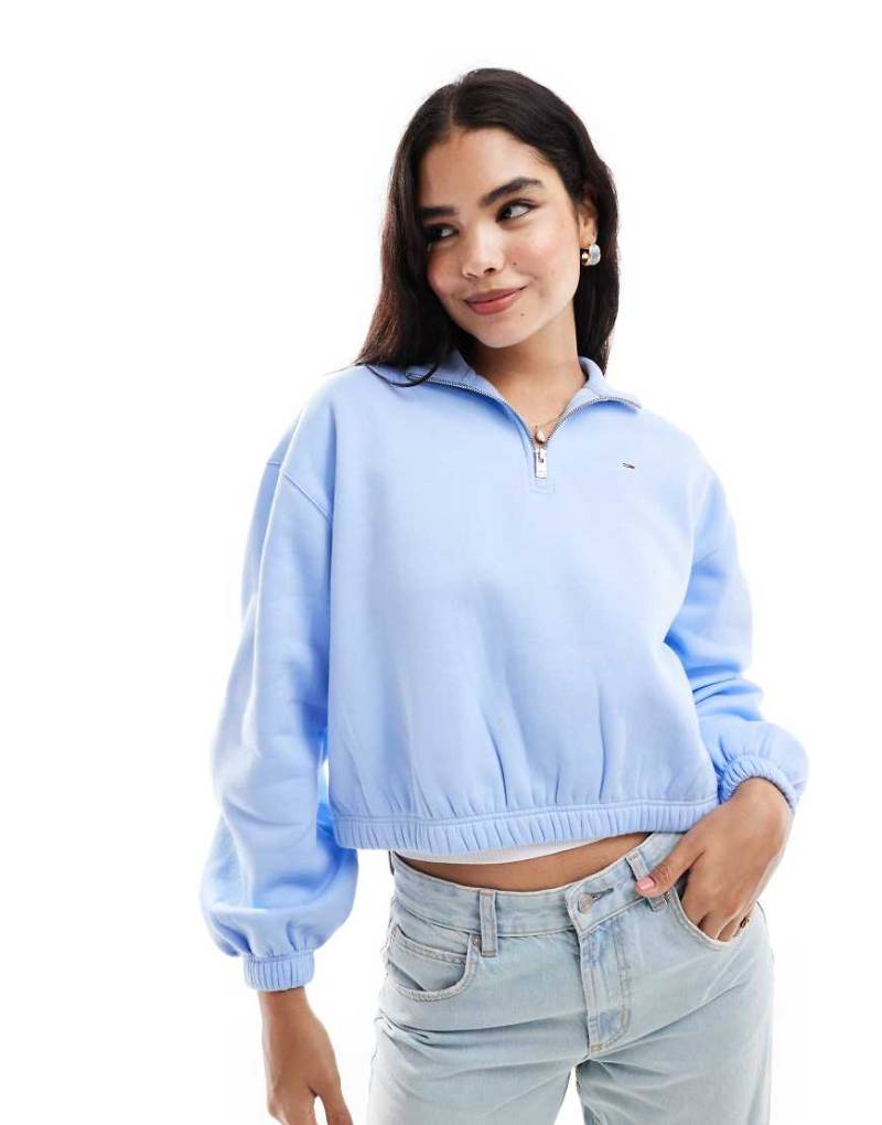 Tommy Jeans - Kastiges Sweatshirt in Babyblau mit halbem Reißverschluss von Tommy Jeans