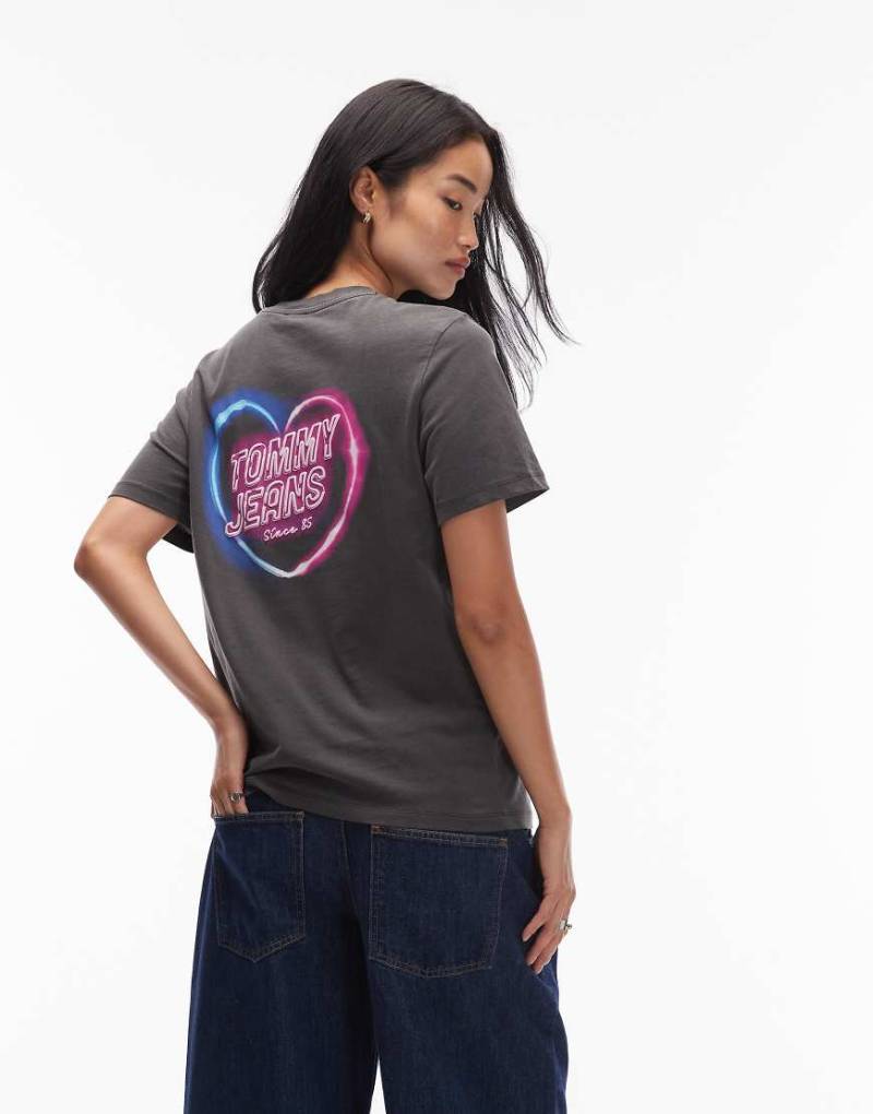 Tommy Jeans - Kurzärmeliges Relaxed-Fit-T-Shirt in Schwarz mit Neon-Logo von Tommy Jeans