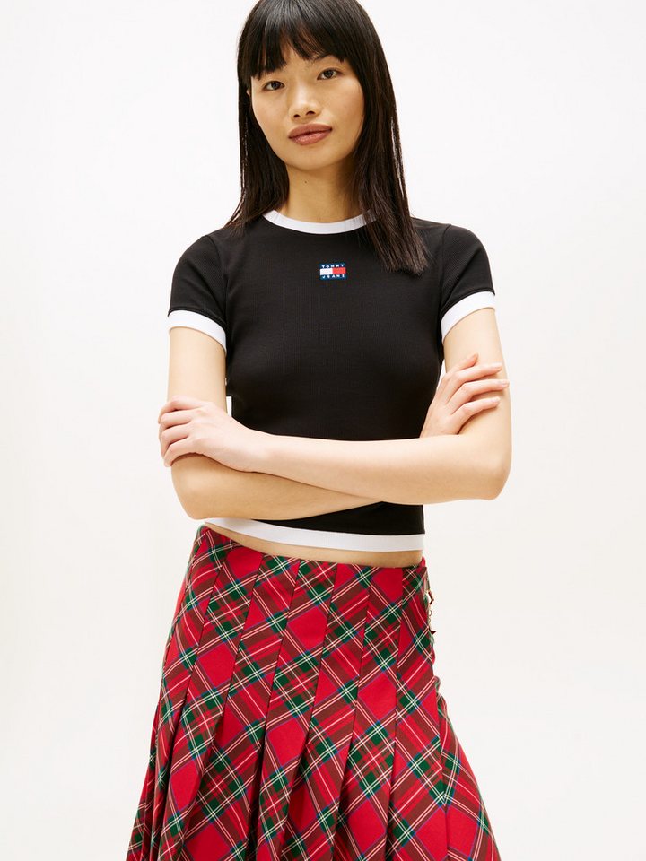 Tommy Jeans Kurzarmshirt TJW SLIM SH BADGE SS RIB EXT in gerippter Struktur von Tommy Jeans