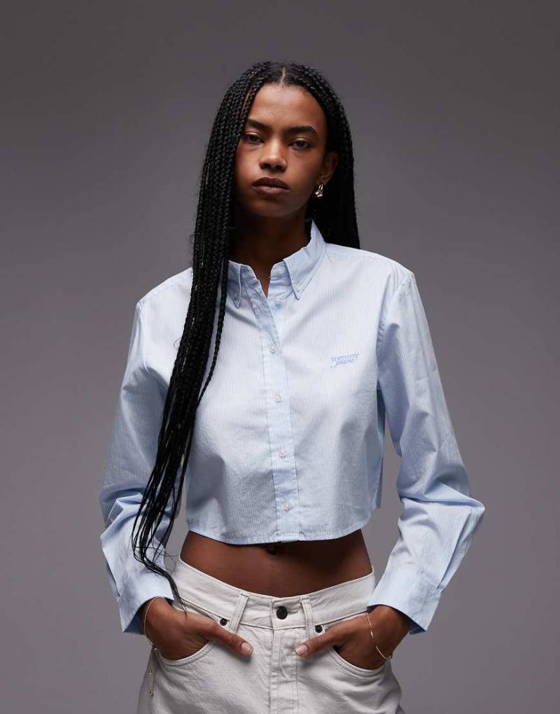 Tommy Jeans - Langärmlige Cropped-Hemdbluse aus Popeline in gestreiftem Blau mit Regular-Fit-Schnitt von Tommy Jeans