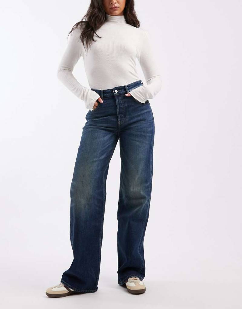 Tommy Jeans - Mia - Locker geschnittene, gerade Jeans in dunkler Waschung mit mittelhohem Bund-Marineblau von Tommy Jeans