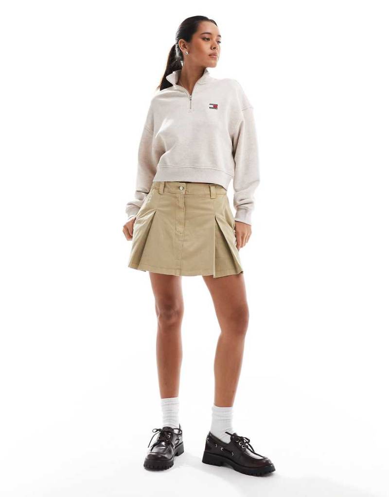 Tommy Jeans - Mini-Faltenrock in Hellbraun mit Pattentaschen-Neutral von Tommy Jeans