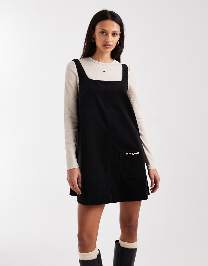 Tommy Jeans - Mini-Latzkleid aus schwarzem Cord von Tommy Jeans