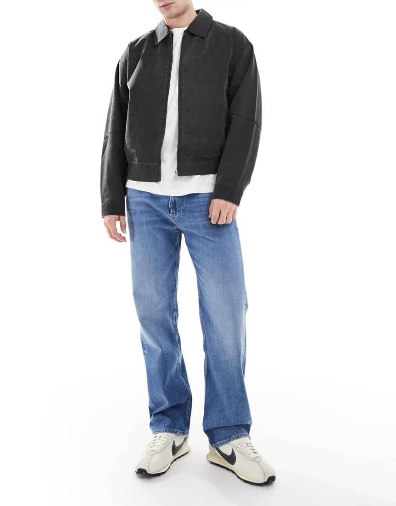 Tommy Jeans - Otis - Regular Straight Jeans in blauer Waschung mit Whisker-Effekt von Tommy Jeans