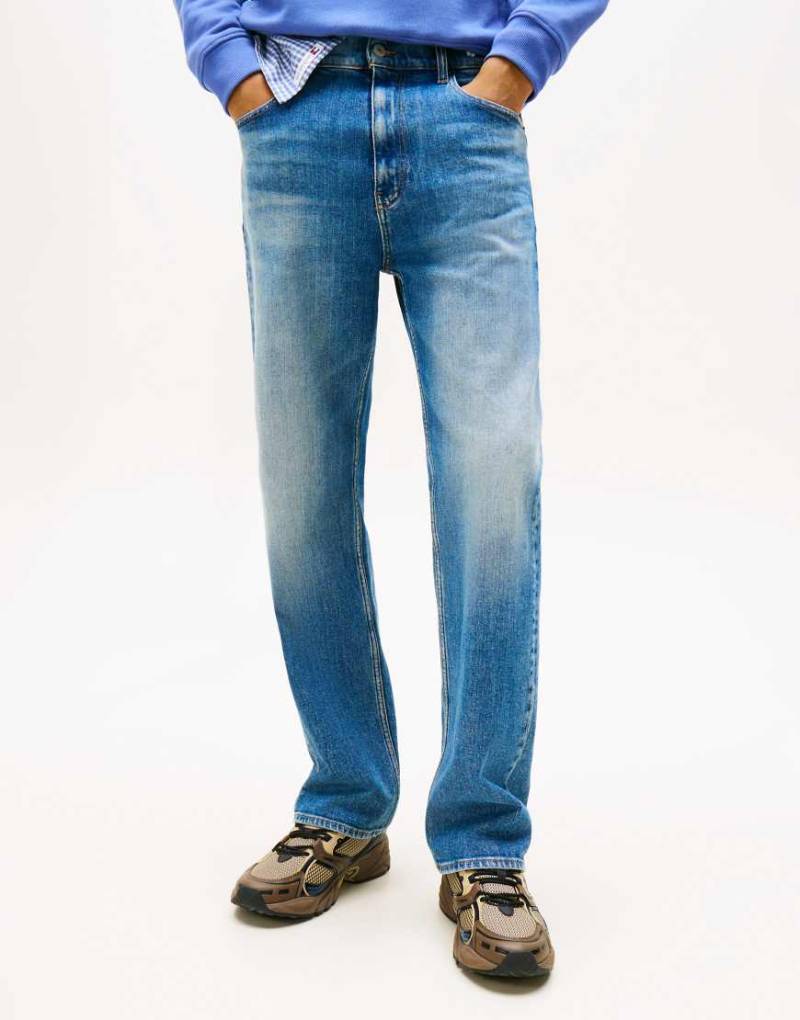 Tommy Jeans - Otis - Regular Straight Jeans in mittlerer Waschung-Blau Tommy Jeans - Otis - Regular Straight Jeans in mittlerer Waschung-Blau von Tommy Jeans
