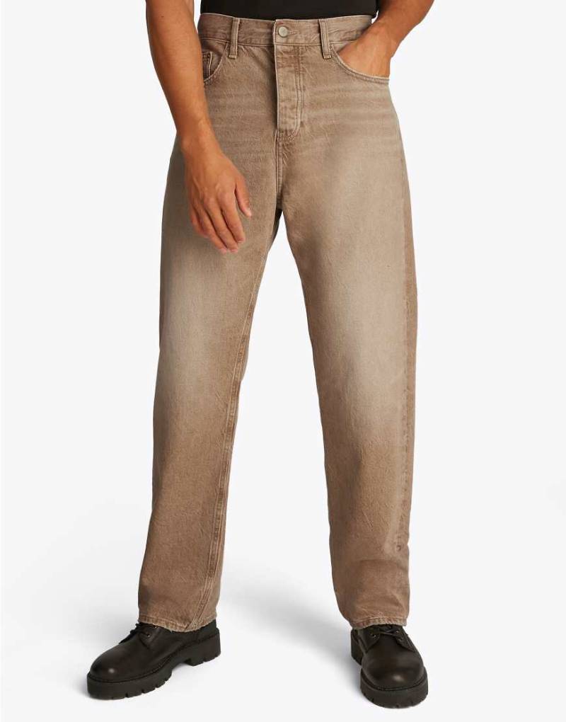 Tommy Jeans - Otis - Straight Jeans in verwaschenem Braun mit regulärem Schnitt-Schwarz von Tommy Jeans