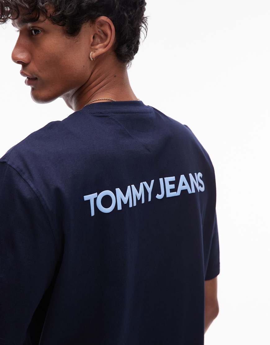 Tommy Jeans - Oversize-T-Shirt in Marineblau mit Logoprint auf dem Rücken von Tommy Jeans