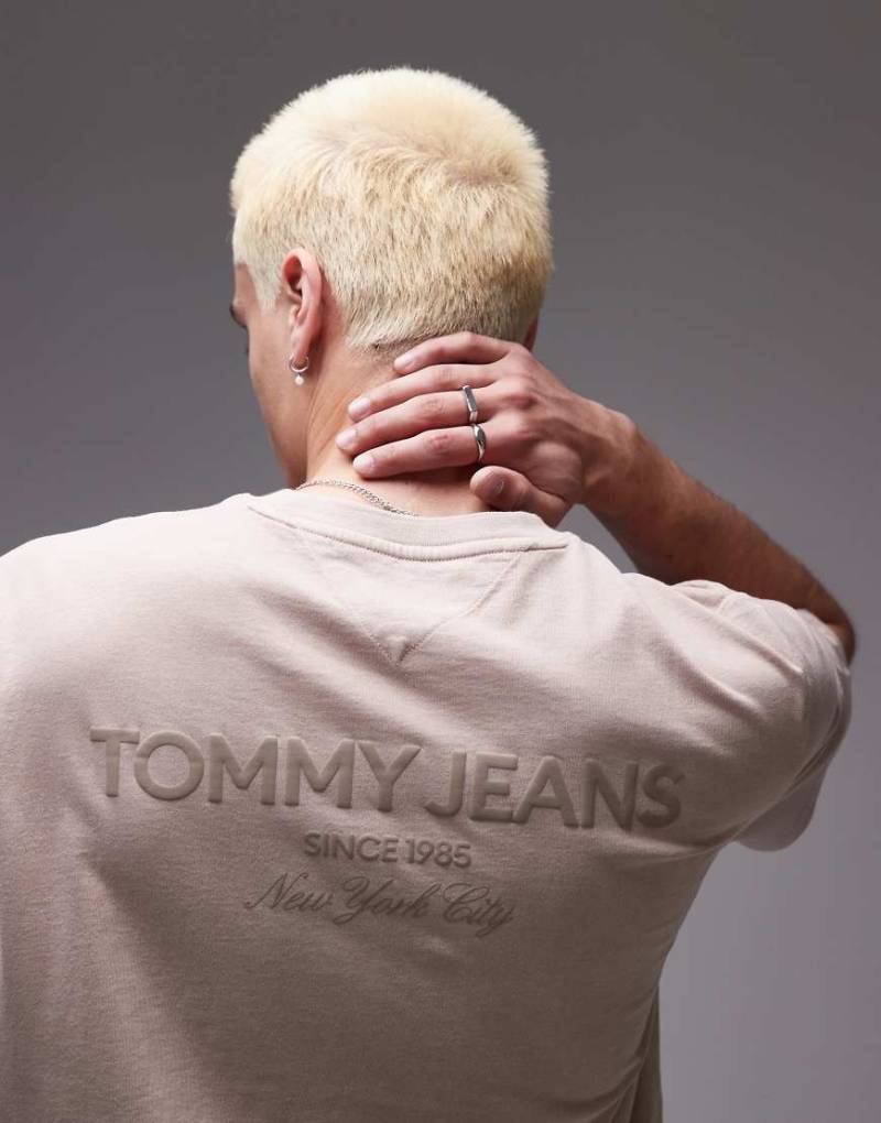 Tommy Jeans - Oversize-T-Shirt in Taupe im Stil der 90er-Neutral von Tommy Jeans