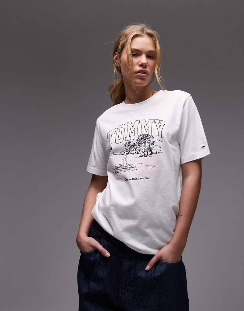 Tommy Jeans - Oversize-T-Shirt in Weiß und Rosa mit Urlaubs-Print von Tommy Jeans