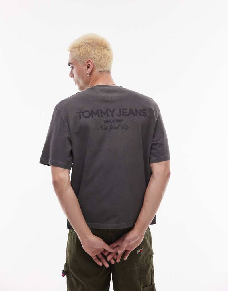 Tommy Jeans - Oversize-T-Shirt in verwaschenem Schwarz im Stil der 90er von Tommy Jeans