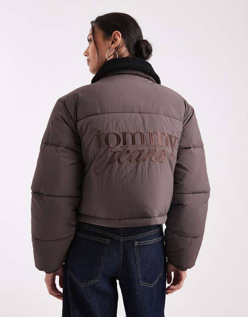 Tommy Jeans - Pufferjacke in Braun mit Teddyfell-Kragen-Brown von Tommy Jeans