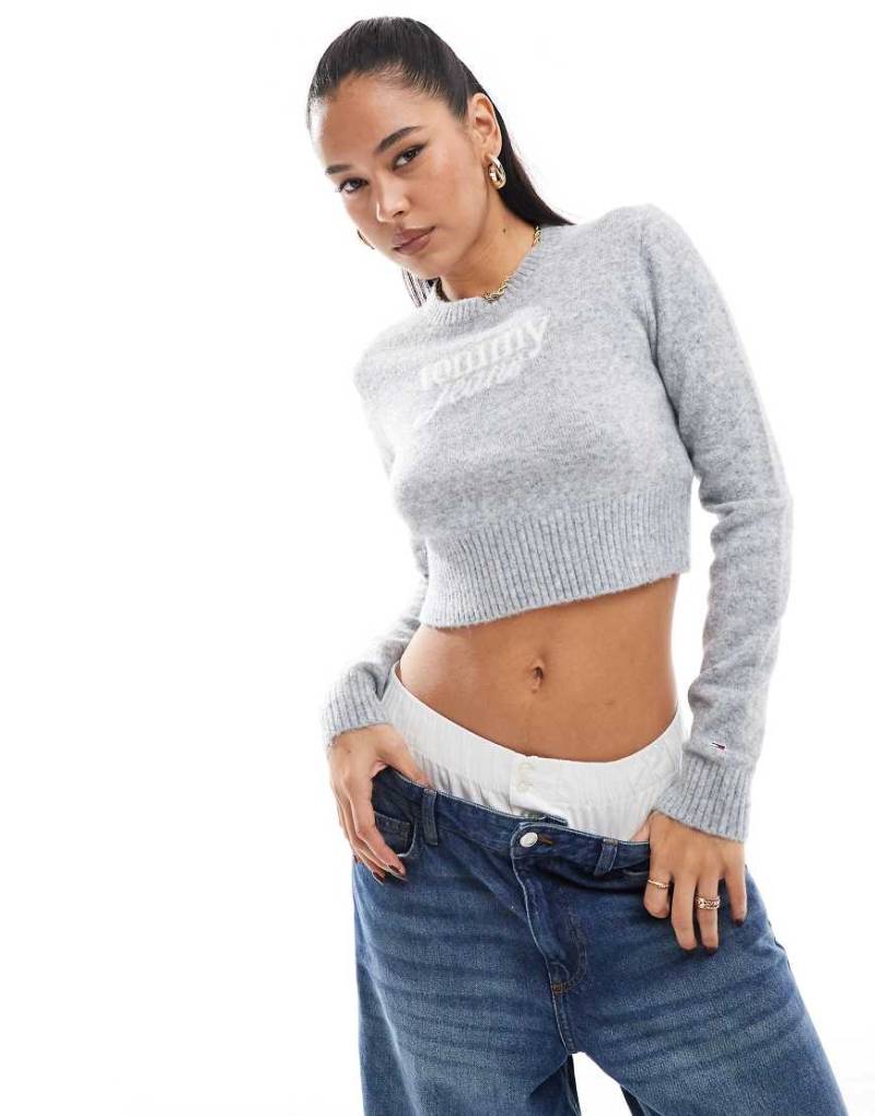 Tommy Jeans - Pullover in Heidegrau mit Retro-Schriftzug von Tommy Jeans