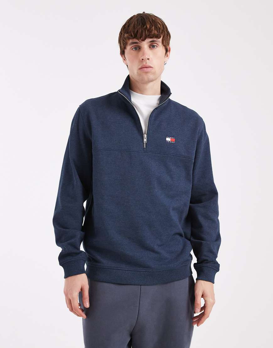 Tommy Jeans - Pullover in Marineblau mit kurzem 1/4-Reißverschluss und Flag-Logo auf der Brust von Tommy Jeans