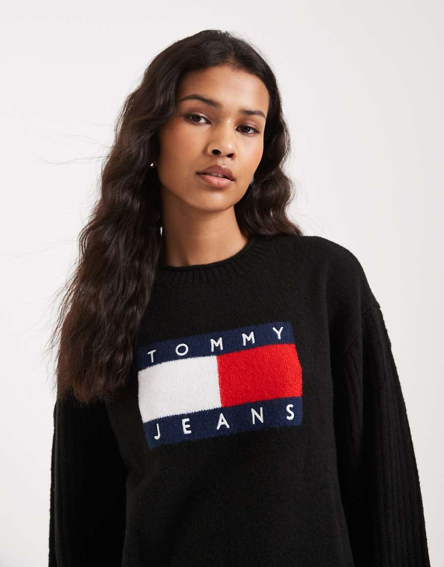 Tommy Jeans - Pullover in Schwarz mit Flag-Logo von Tommy Jeans