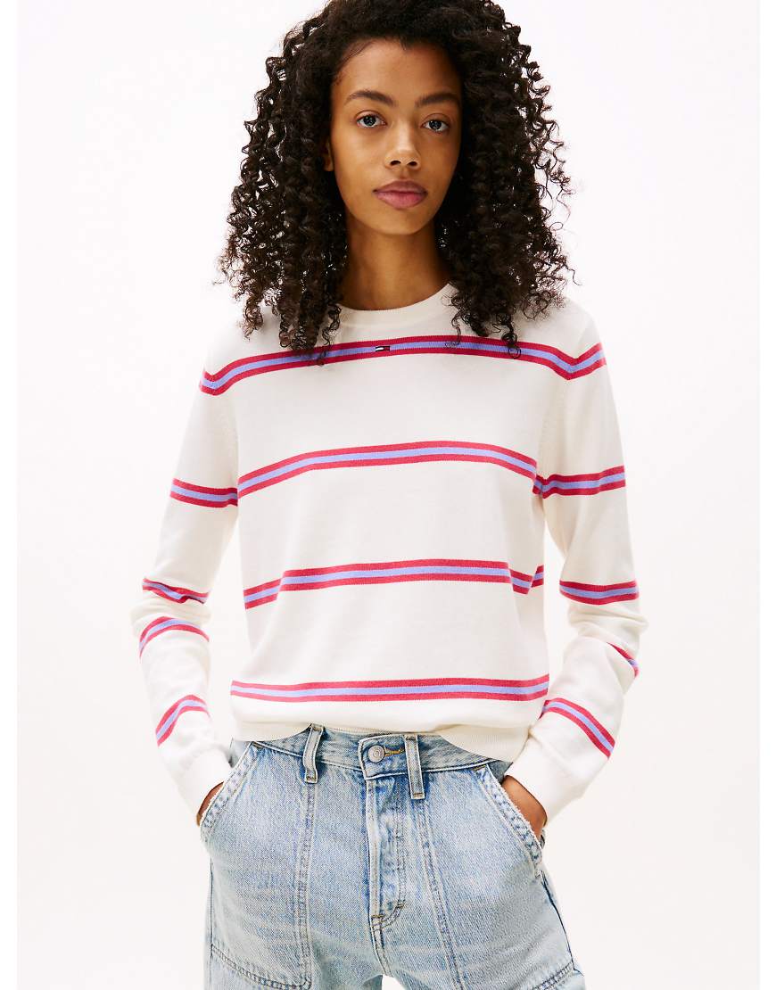 Tommy Jeans - Pullover in Solid mit Flag-Stickerei und Rundhalsausschnitt-Weiß von Tommy Jeans