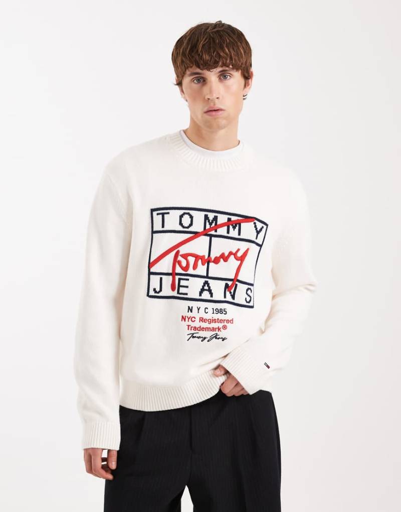 Tommy Jeans - Pullover in Weiß mit Signatur-Logomotiv von Tommy Jeans