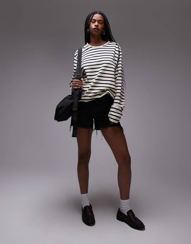 Tommy Jeans - Regulär geschnittene Mom-Shorts in Schwarz von Tommy Jeans