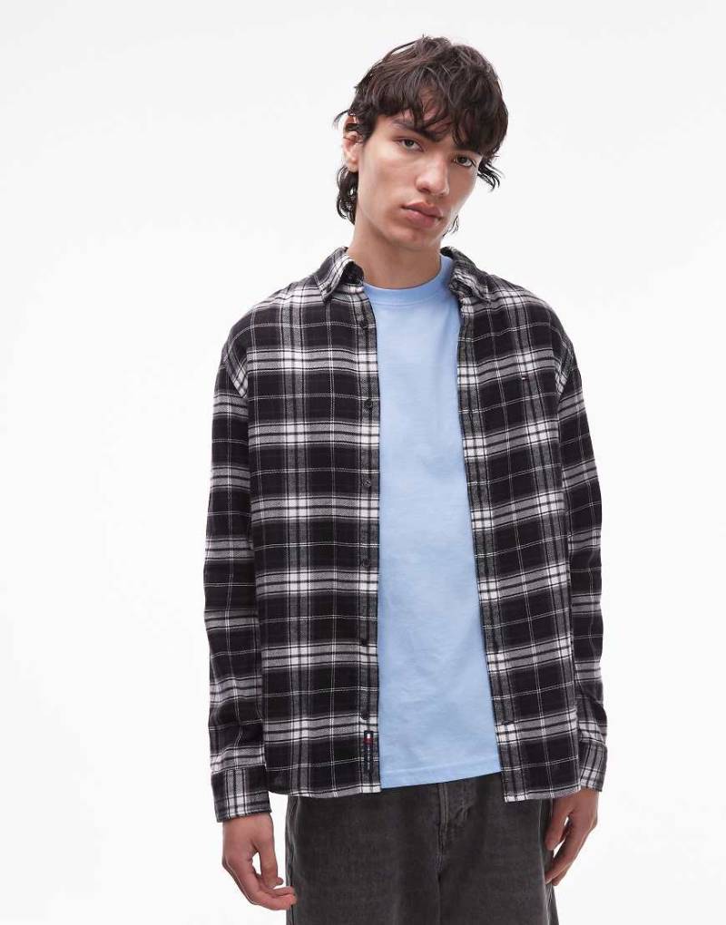 Tommy Jeans - Regulär geschnittenes Hemd aus Flanell in Schwarz kariert von Tommy Jeans