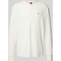 Tommy Jeans Regular Fit Longsleeve mit Logo-Stitching Modell 'HENLEY' in Offwhite, Größe L von Tommy Jeans