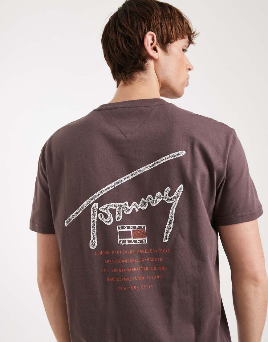 Tommy Jeans - Regular-Fit-T-Shirt in Braun mit Signatur-Rückenprint-Brown von Tommy Jeans