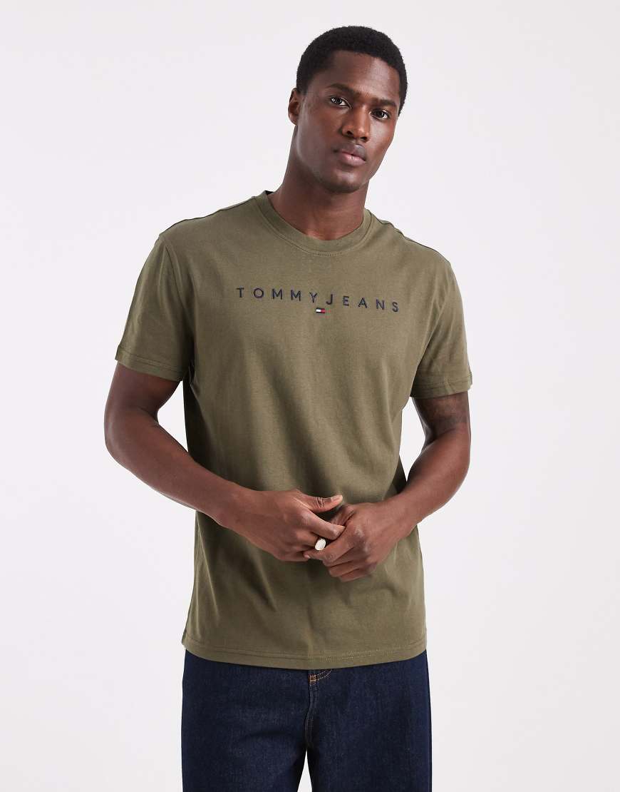 Tommy Jeans - Regular-Fit-T-Shirt in Khaki mit linearem Logo-Grün von Tommy Jeans